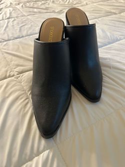 Closed toe mules
