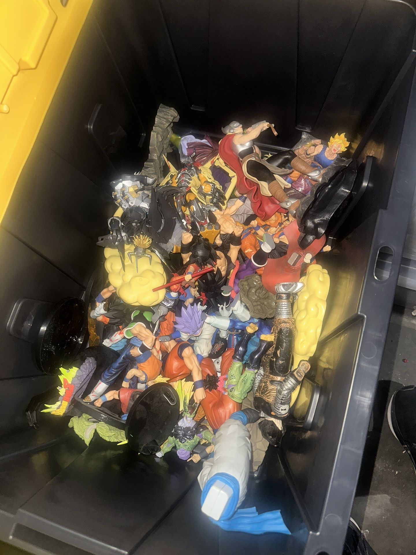 Lose dragon ball figurines