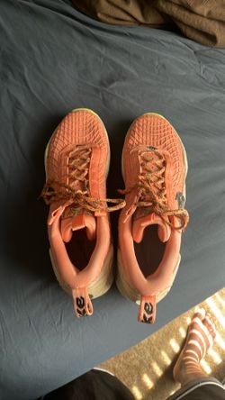 Basketball shoes pink peach kyries