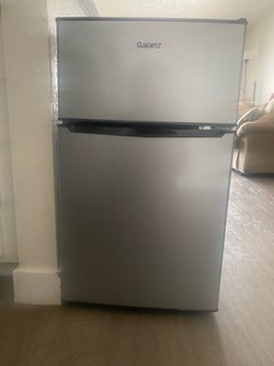 Galanz Mini Fridge with Freezer – Great Condition