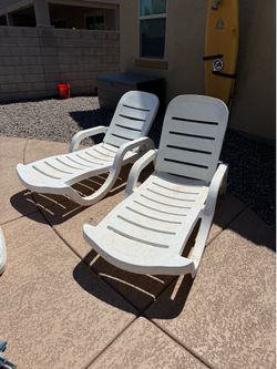 Adjustable Chaise Lounge Chair, White