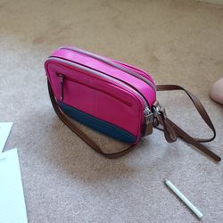 NEW TIGNANELLO  CROSS  BODY  LEATHER  BAG $15.00 NEW 