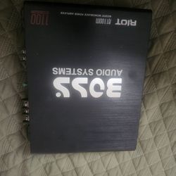 Boss 1100 amplifier