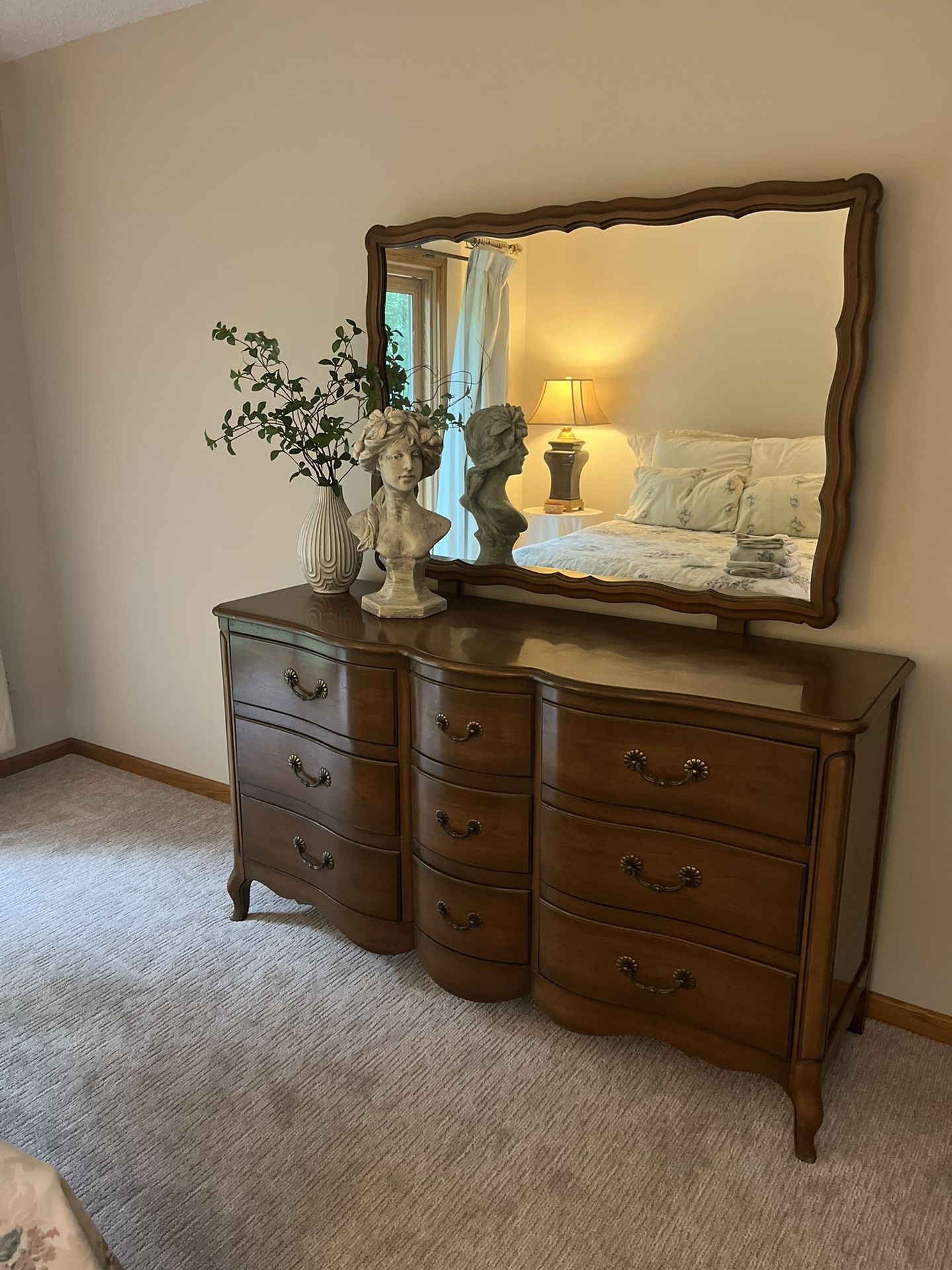 Stunning Vintage Drexel Fine Furniture Bedroom Set