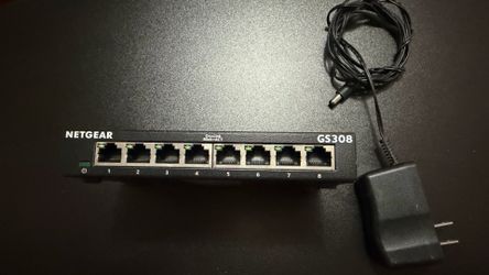 Netgear GS308v3 - barely used - switch