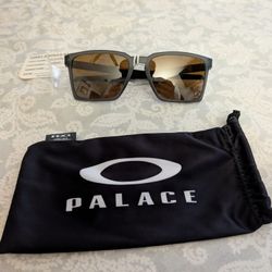 Oakley Sunglasses ( Brand New)