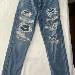 Women’s Distressed American Eagle Jeans