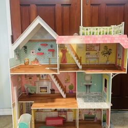 Large Wooden Dollhouse – Excellent Condition