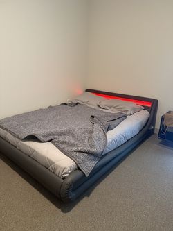bed / mattress / bed set