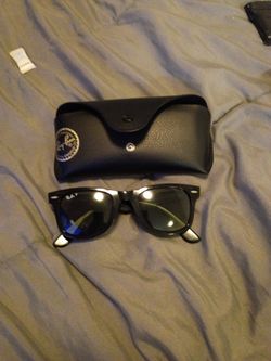 Wow! RAYBANS ORIGINAL WAYFARER IN PERFECT CONDITION.