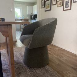 Swivel dinning chair 