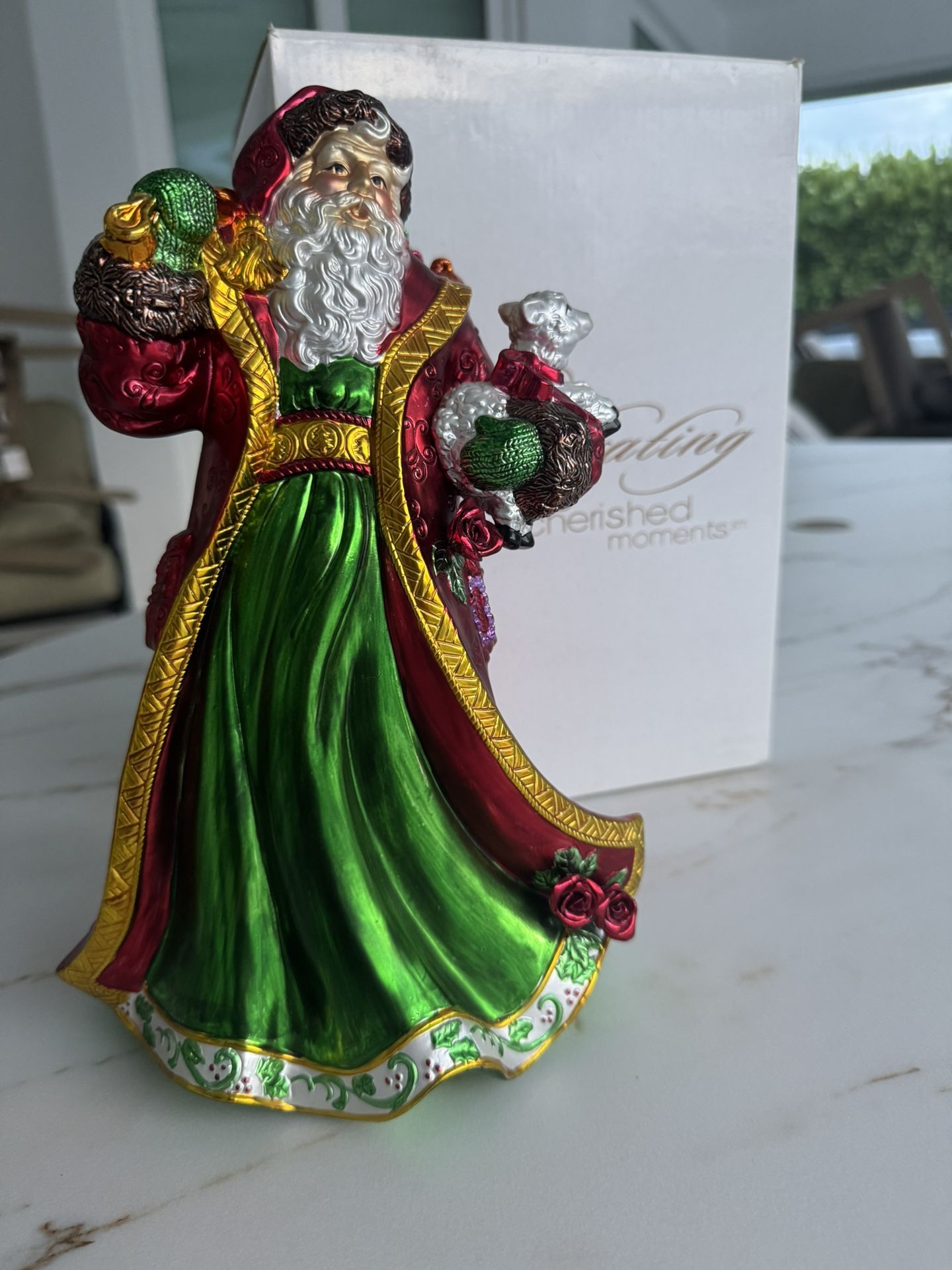 House of lloyd Christmas around the world' celebrating life’s most cherished moments SHIMMERING santa musical In excellent condition  Approx 11” x 8”