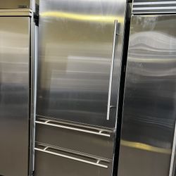 Viking 36”Wide Built In Bottom Freezer Refrigerator With Internal Water/Ice 
