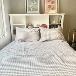 Pottery Barn, 2 Nightstands 35$ Each 