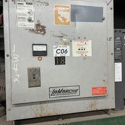 LAMARCHE 24V FORKLIFT BATTERY CHARGER.208/240/480,3PH,AH680.MODEL A45-150-12L-3/D/C3. AUTO START/STOP. ITS IN GOOD WORKING CONDITION .