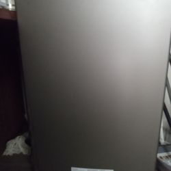 Frigidare Mini Refrigerator 
