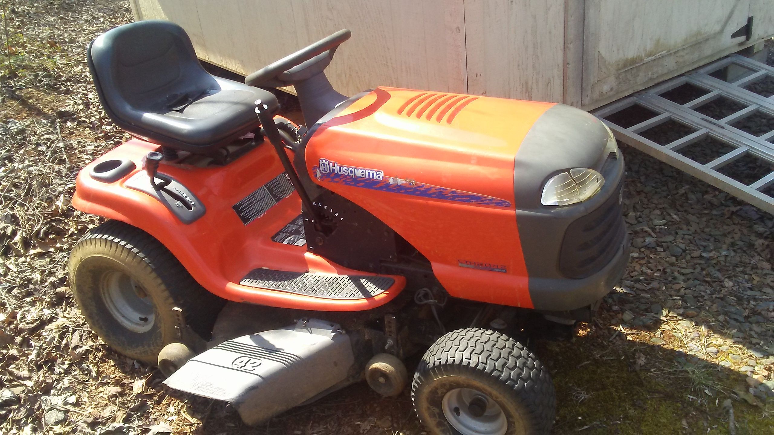 Husqvarna LTH2042 20 hp 42 inch riding mower