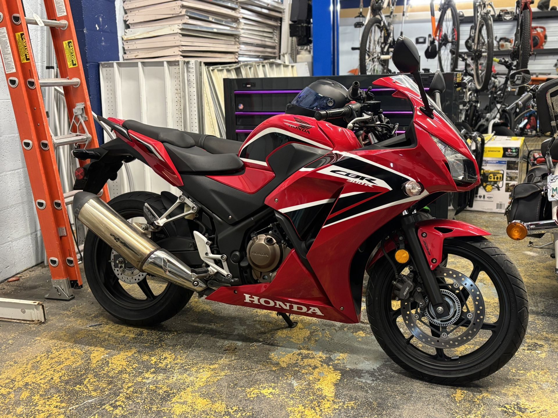 Honda CBR300R 
