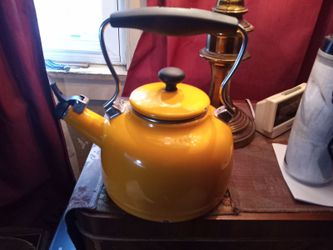 Vintage Chantal yellow / mustard 1.7 qt enamel on steel whistling teakettle