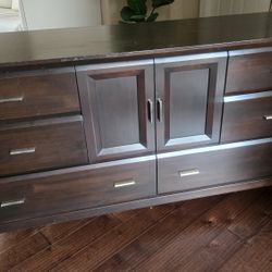 Dresser  Free