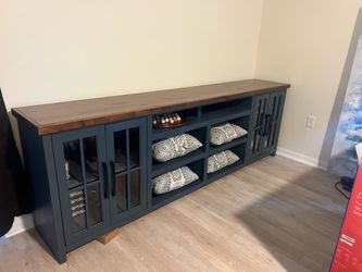 TV stand / media cabinet