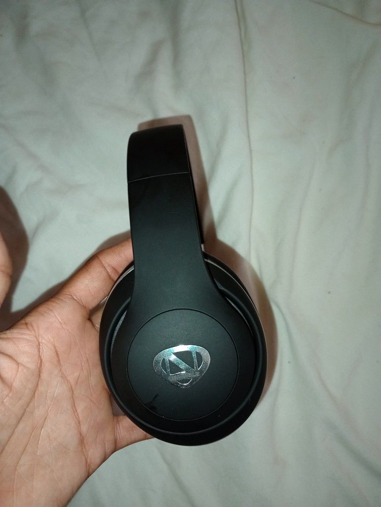 Ncredible Wireless Headphones (Nick Cannon)