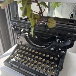 Decoration Underwood typewriter. 