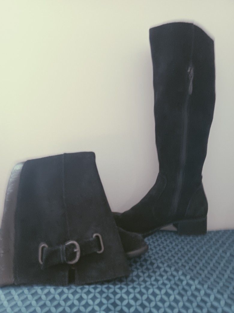 Born Suede Boots