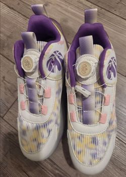 Womens size 7.5 Roller Skates Shoes Sneakers Automatic Retrectable Skateboarding LED lights