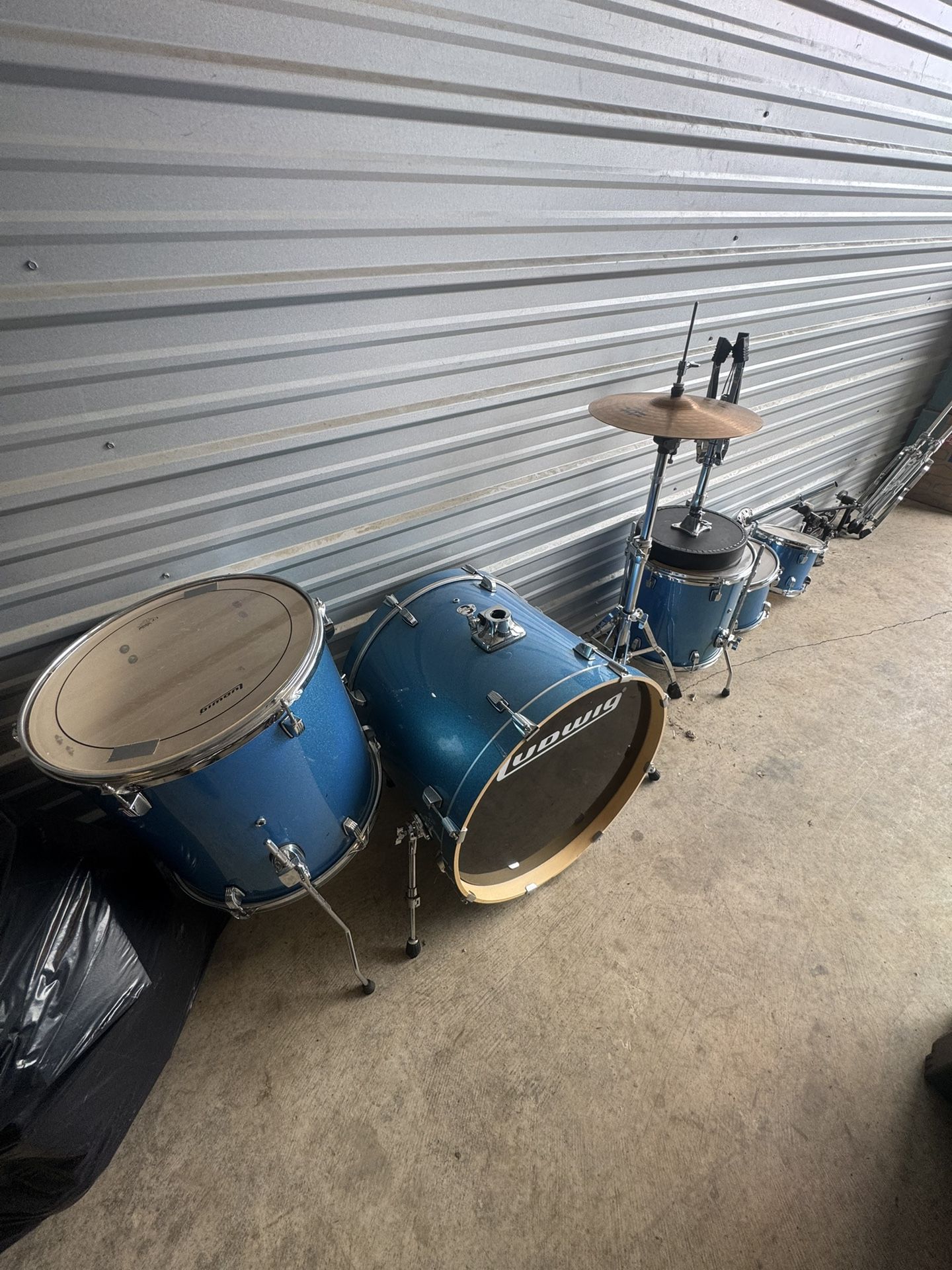 Ludwig Drum Set / Full Kit 10 Piece Good Condition