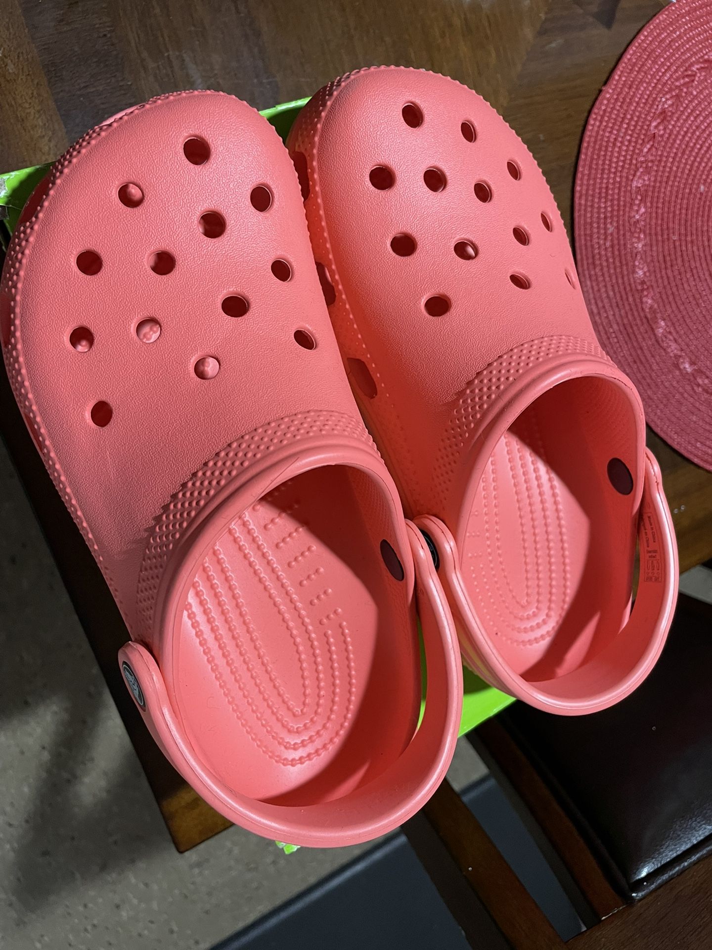 Salmon pink on sale crocs