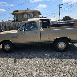 1990 Dodge D150