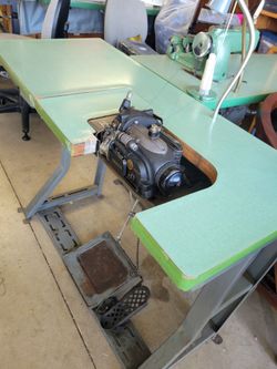 Singer Overlock Sewing Machine