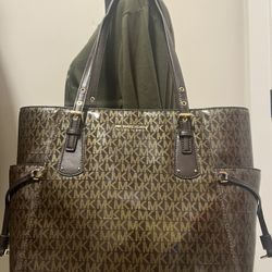 NWT Michael Kors Brown Voyager Tote
