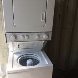 WHIRLPOOL COMBO STACKABLE WASHER AND DRYER WORKS LOOKS PERFECT