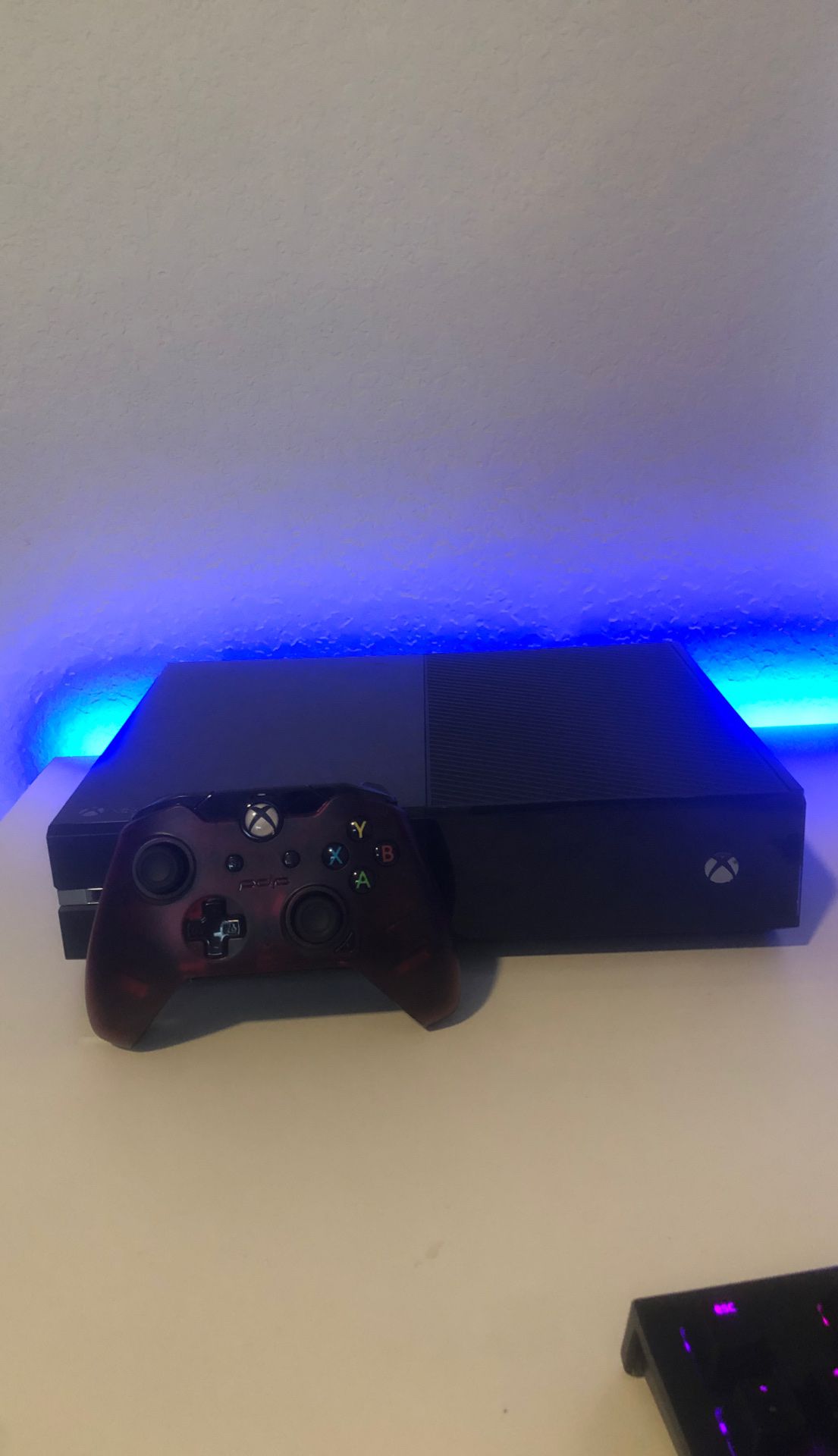 Xbox one 500 gb with wired controller