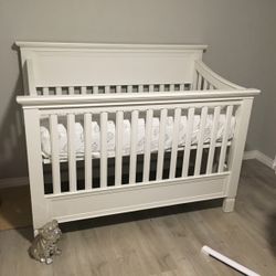 Pottery Barn Larkin 4 in 1 Convertible Crib With Mattress