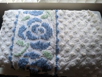 Vintage Shabby Chic Chenille Bedspread Full/Queen Excellent Condition 