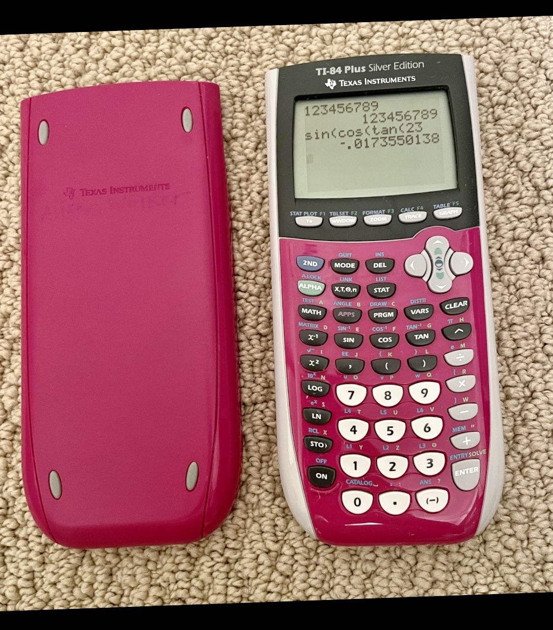 Guerrilla TI84PINKSC - Funda De Silicona Para Calculadora Gráfica Texas Instruments TI-84 Plus, Color Rosa - View #3