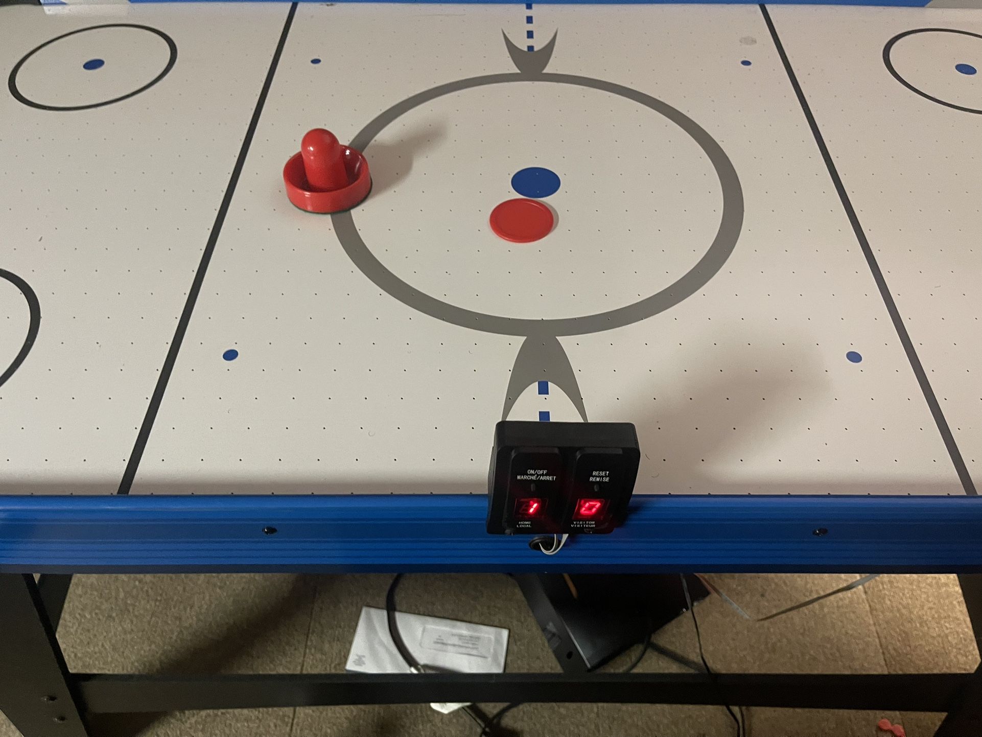 Air hockey table