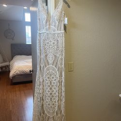 Never Worn Wedding Dress 
