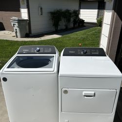 White Whirlpool Washer & Dryer Set 