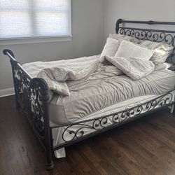 Metal bed frame