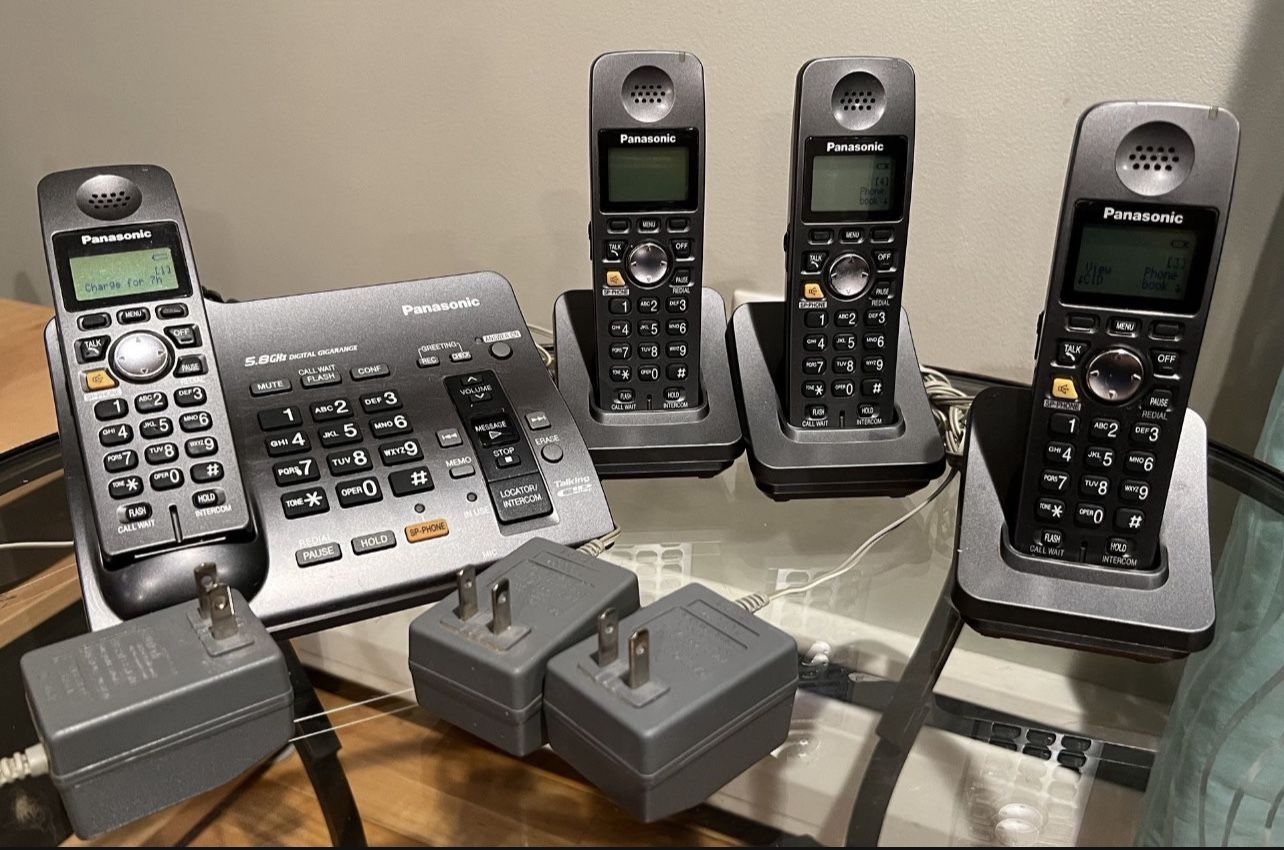 Panasonic Cordless Phone With Answering Machine & 4 Handsets