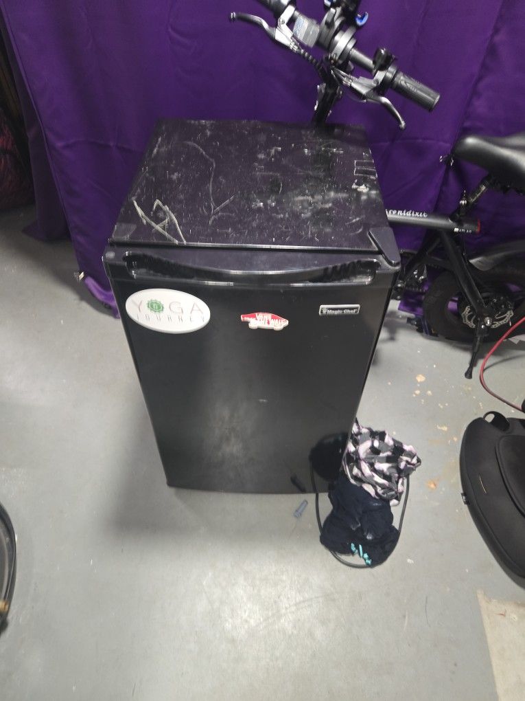 Magic Chef Mini Fridge 