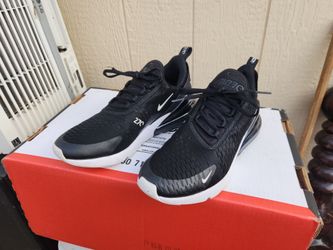 Nike Air 270 size 9 mens
