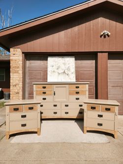 Oversized Solid Wood Refinished Bedroom Furniture Set Dresser And Nightstands