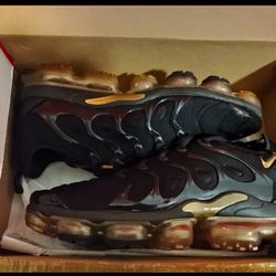 Air Vapormax Plus Men's Size 13 Black/Metallic.... CHECK OUT MY PAGE FOR MORE ITEMS