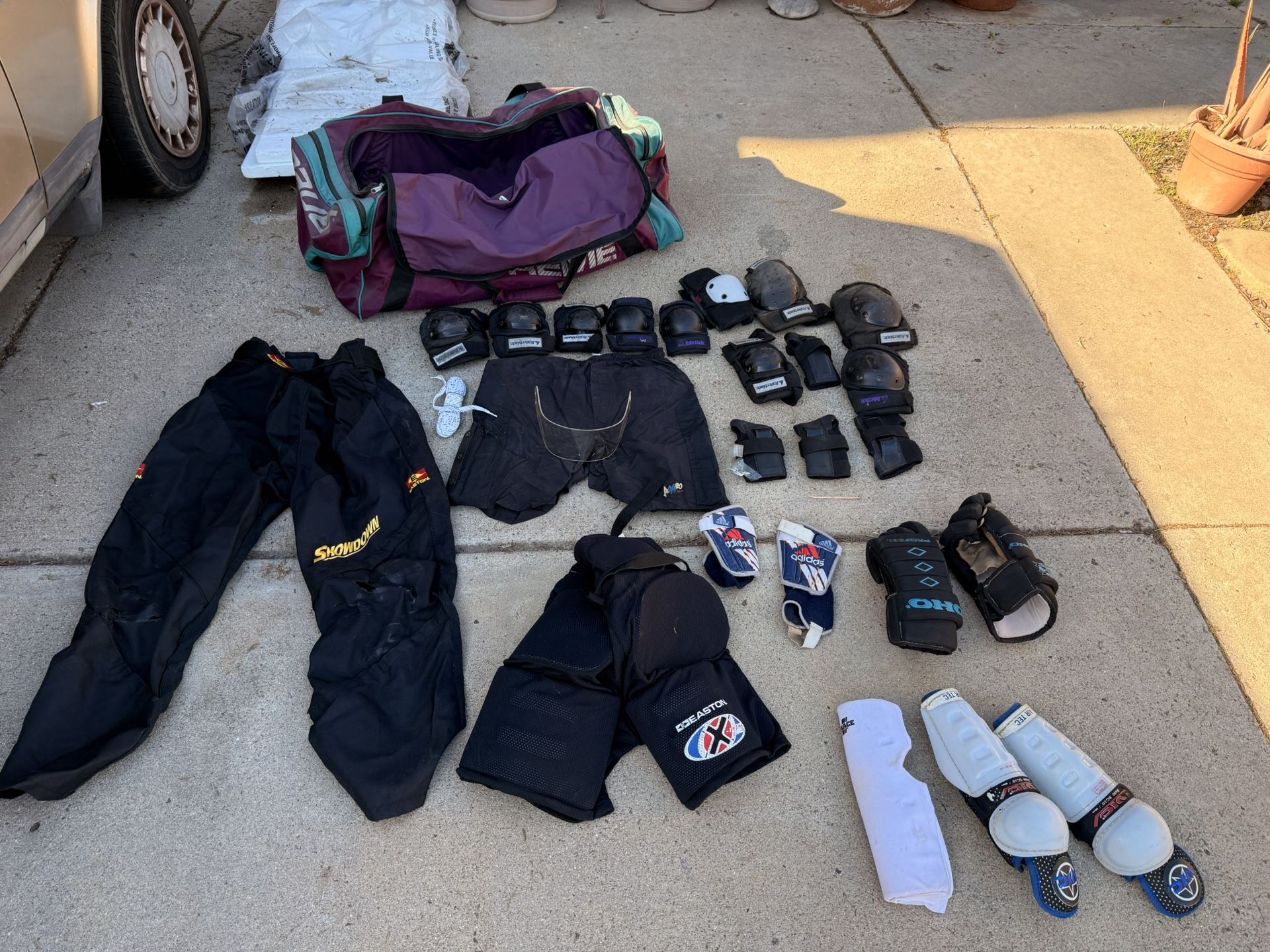Hockey Clothes And Padding