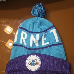 Charlotte Hornets Hat Beanie Men's Blue Purple NBA Basketball 
Maker: Mitchell & Ness